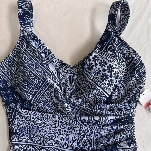 LANDS' END Plus 14 D  SlenderSuit V-neck Tummy Control Skirted Swimsuit NWT - Picture 3 of 8